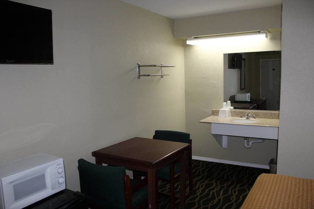 Budget Inn Muskogee Exterior photo